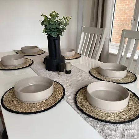 Szálloda Bridge House Sleeps 10 Max In York, Free Parking 3*