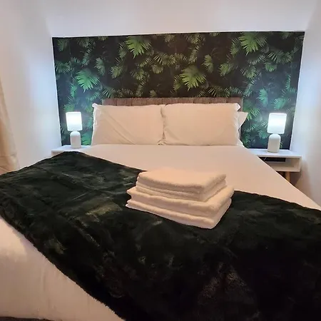 Szálloda Bridge House Sleeps 10 Max In York, Free Parking York