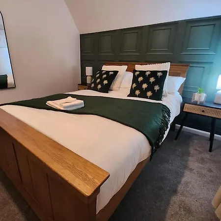 Szálloda Bridge House Sleeps 10 Max In York, Free Parking 3*