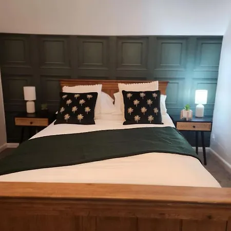 Szálloda Bridge House Sleeps 10 Max In York, Free Parking