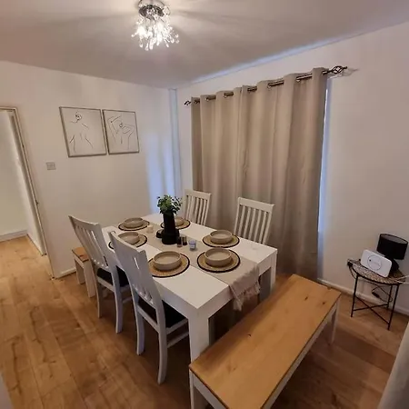 Bridge House Sleeps 10 Max In York, Free Parking Szálloda York