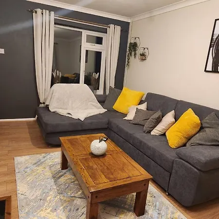 Bridge House Sleeps 10 Max In York, Free Parking York