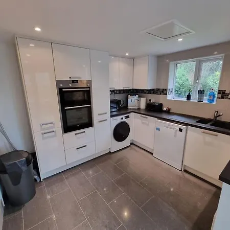 Szálloda Bridge House Sleeps 10 Max In York, Free Parking 3*