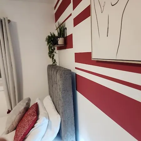 Bridge House Sleeps 10 Max In York, Free Parking 3*